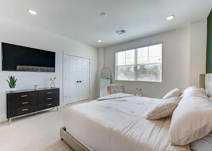 Rodeo Ready Luxury Stay In Central Htx !